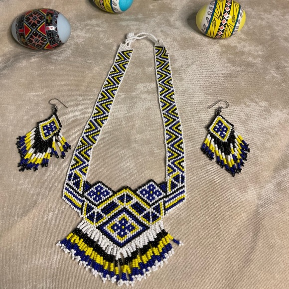 Ukrainian Earrings & Necklace Beadwork Set - Picture 5 of 5